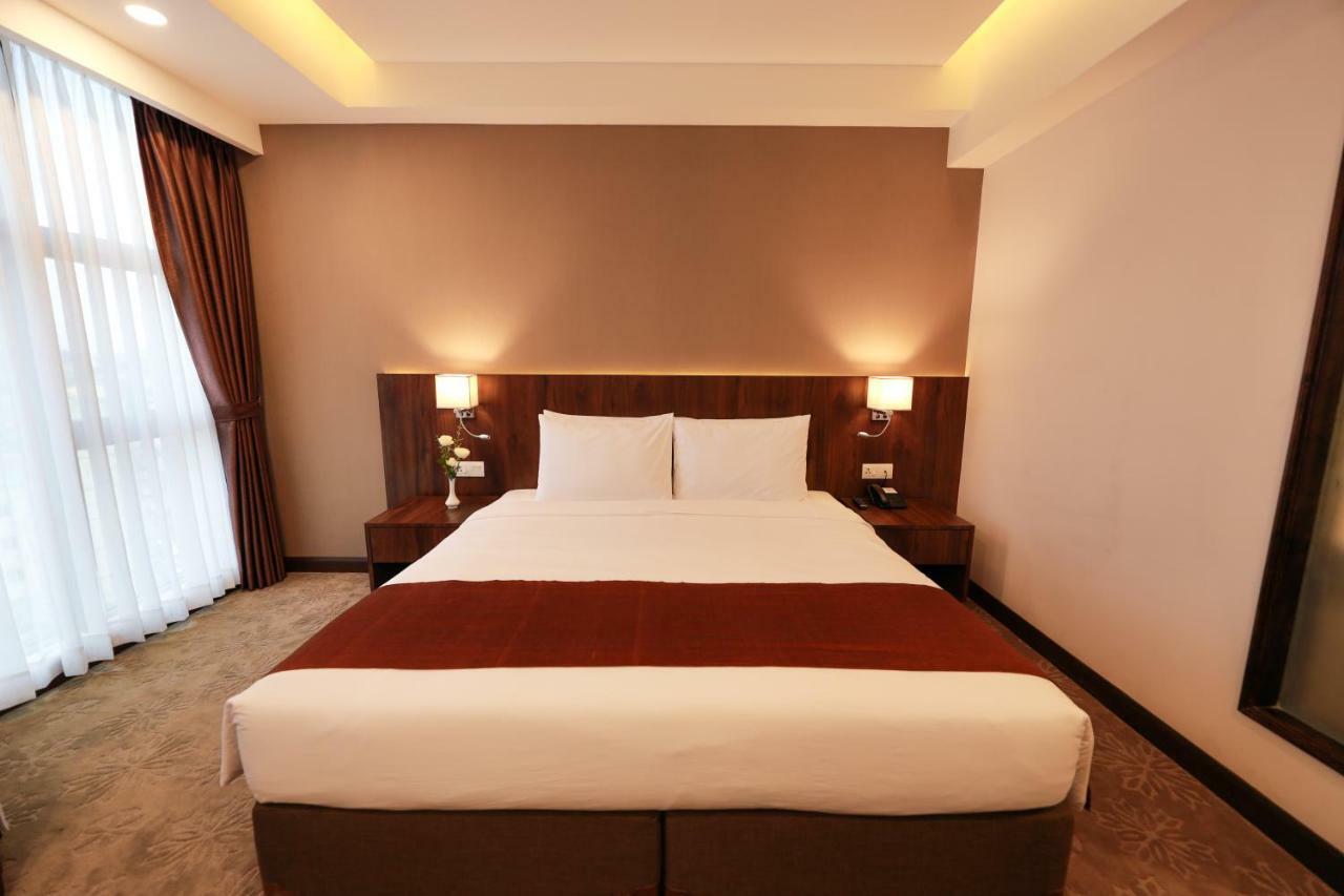 Hlaine Tet Hotel Yangon Dış mekan fotoğraf
